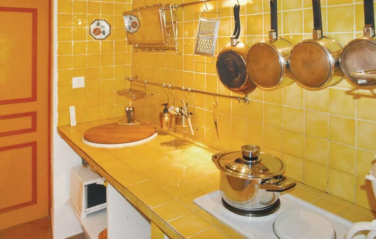 1 Bedroom Stunning Home In Caderousse Holiday home